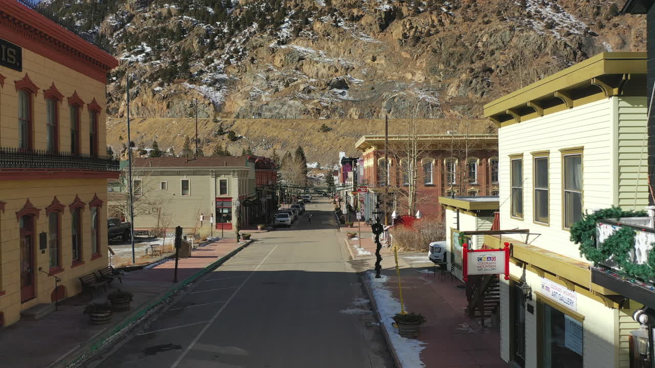 미국의 작은 마을의 돌리 인 - 드론 샷