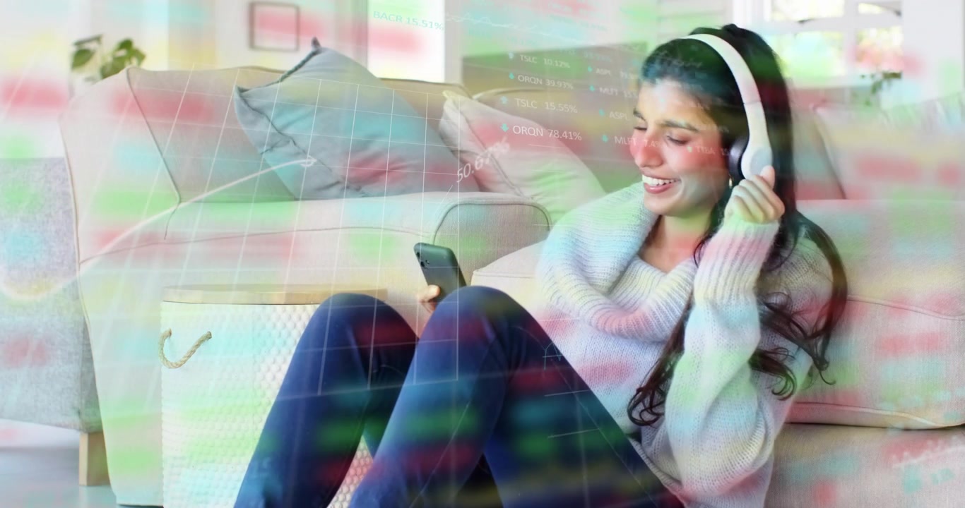 Donna che regola le cuffie, sintonizza l'audio, tocca lo schermo dello smartphone, attivando onde sonore in un contesto tecnologico.
