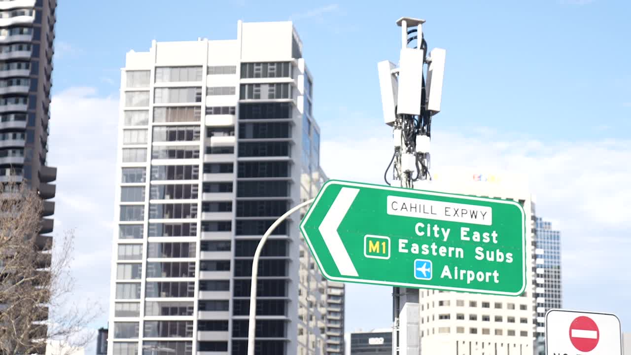 señal vial de la autopista del aeropuerto de sydney, australia