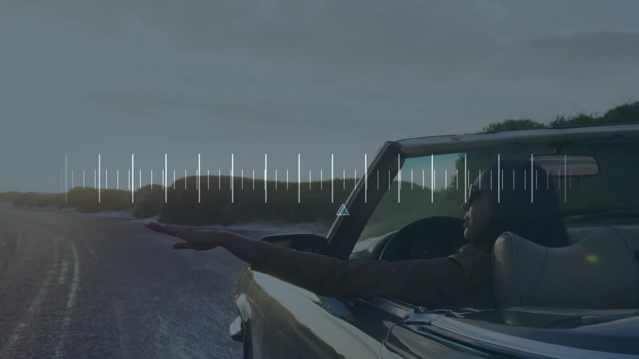 거리에서 차에 타고 있는 두 인종의 여성에 대한 데이터 처리의 애니메이션