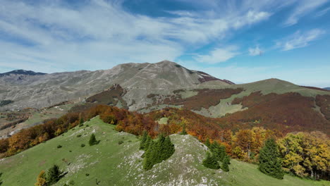 paisaje de montaña de otoño