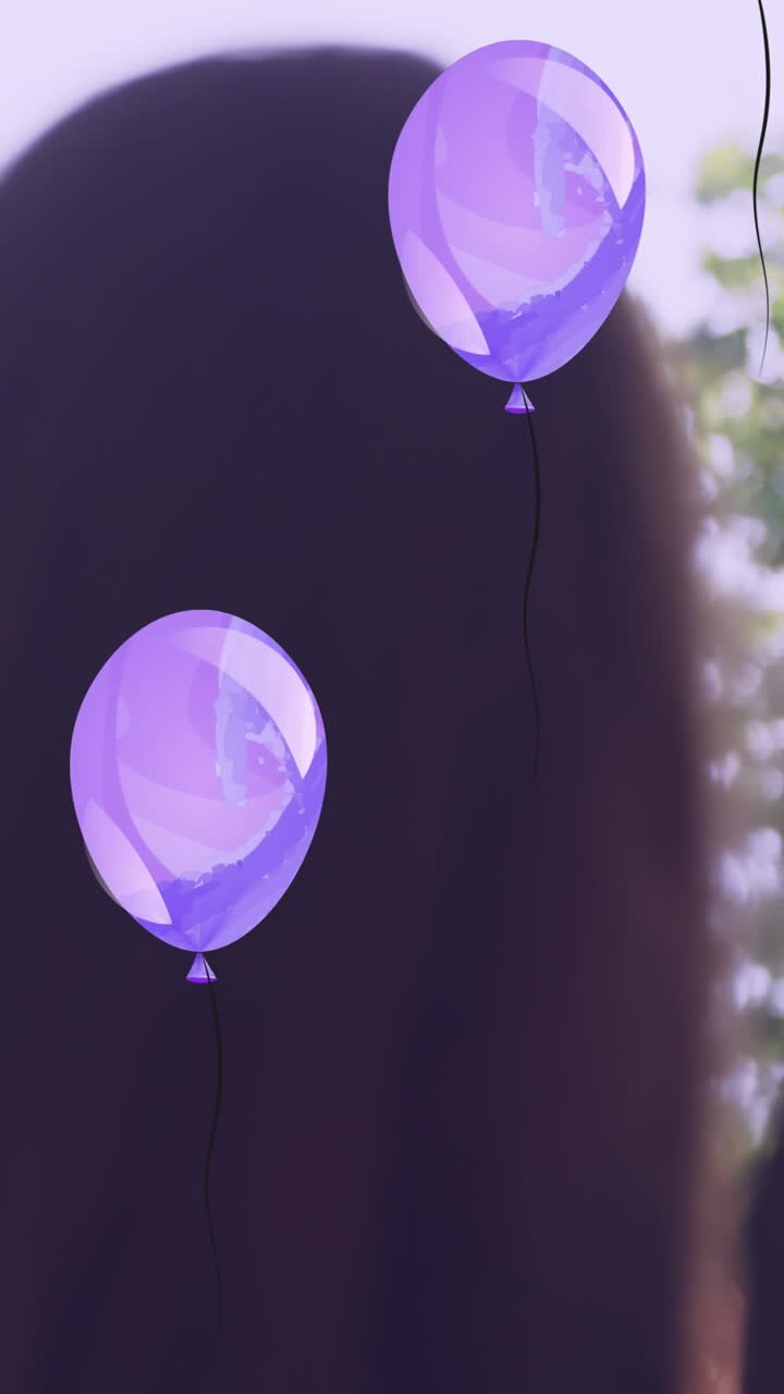 animation von ballons über glücklichen, vielfältigen freunden mit getränken