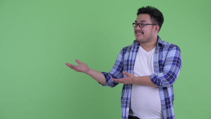 Giovane e bello uomo hipster asiatico in sovrappeso.