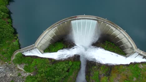 zakariasdammen is a 95 meter high dam for power generation