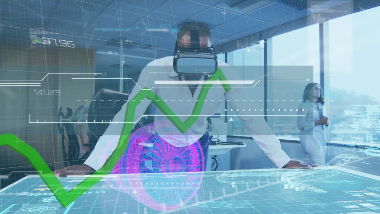 Digitalt grensesnitt med databehandling på afroamerikansk forretningsmann iført VR-hodesett på kontoret