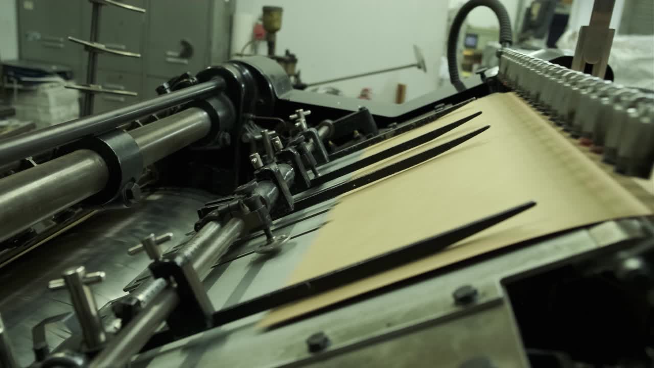 Cylinder printing and die cutting machine