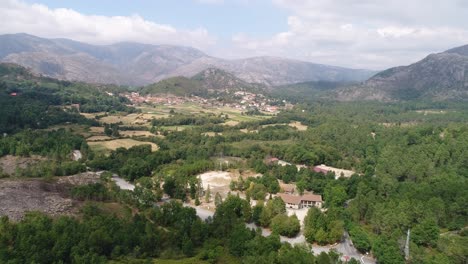 un hermoso valle verde en el norte de portugal