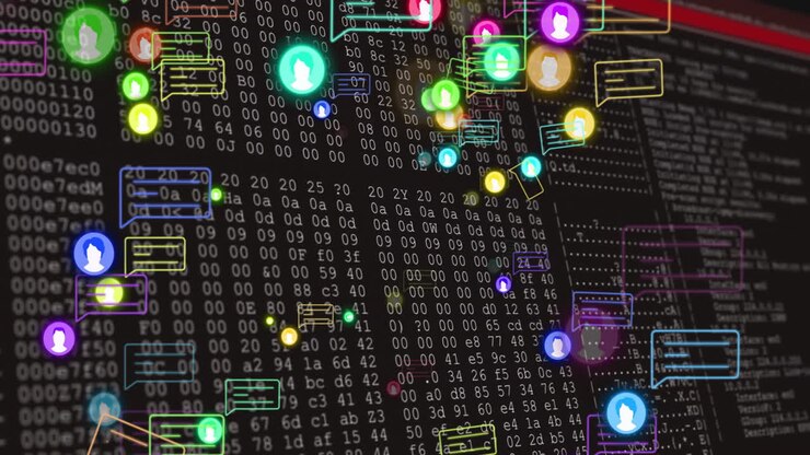 Codice binario e animazione di icone di comunicazione digitale su sfondo nero