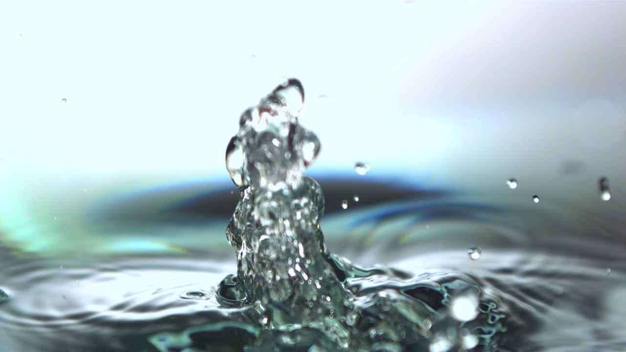 돌이 물에 떨어지는 것