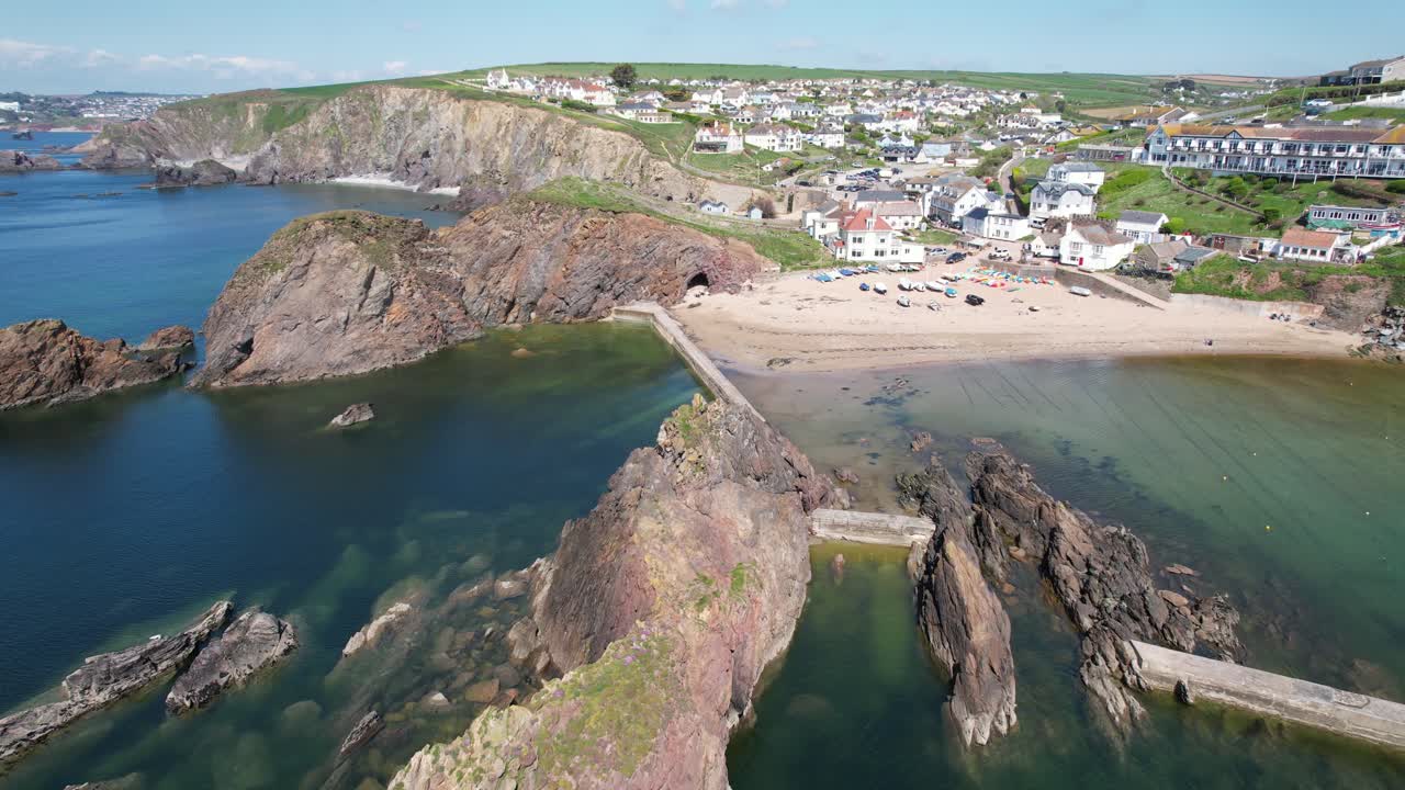 희망 코브 작은 해변 마을 데본 영국 드론 조감도