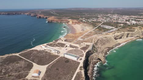 Vista-Aérea-De-La-Fortaleza-De-Sagres-En-La-Vista-Aérea-Nocturna,-Portugal