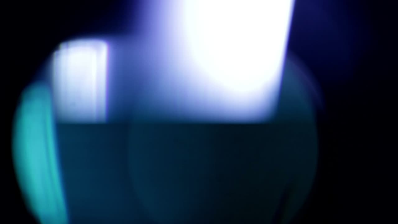 abstracto vidrio fugas de luz reflejos en fondo negro