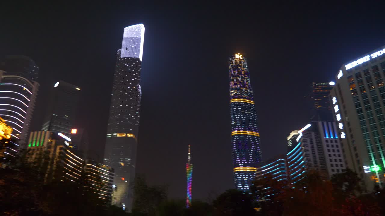 hora de la noche ciudad de guangzhou centro famoso megatalls edificios panorama 4k