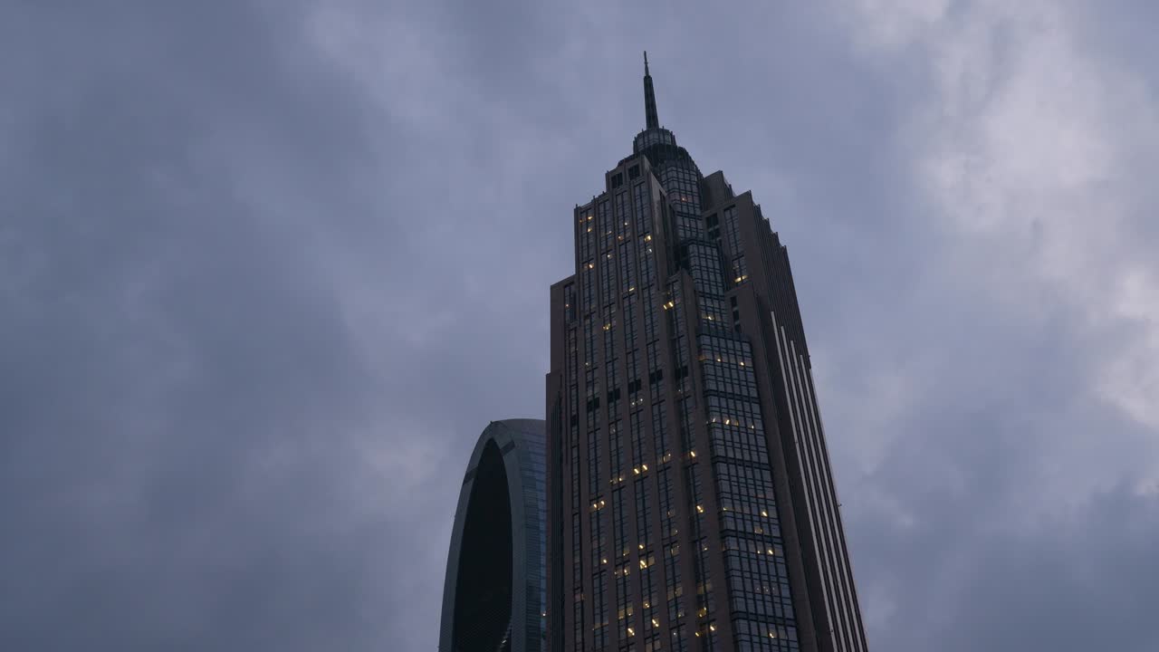 cielo tempesta città di guangzhou centro dei grattacieli in alto vista panoramica 4k cina