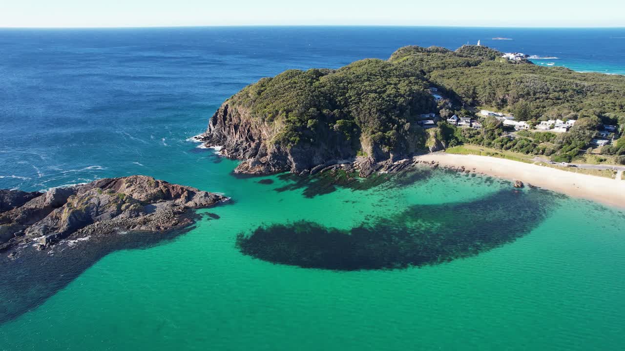 보트 해변 - 봉인 바위 - 중부 북쪽 해안 - 뉴 사우스 웨일스 - nsw - 오스트레일리아 - 빠른 높은 판 공중 촬영