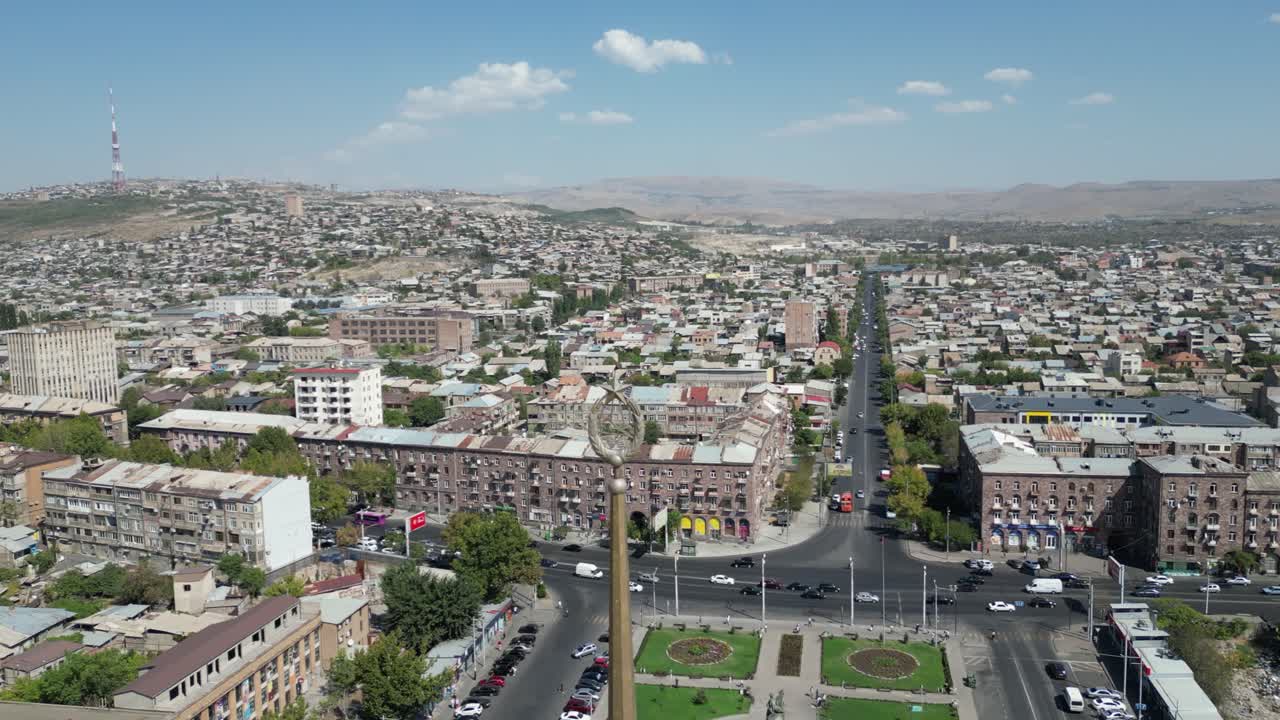 orbita aérea escudo soviético armenio en la estación de tren de yerevan, armenia
