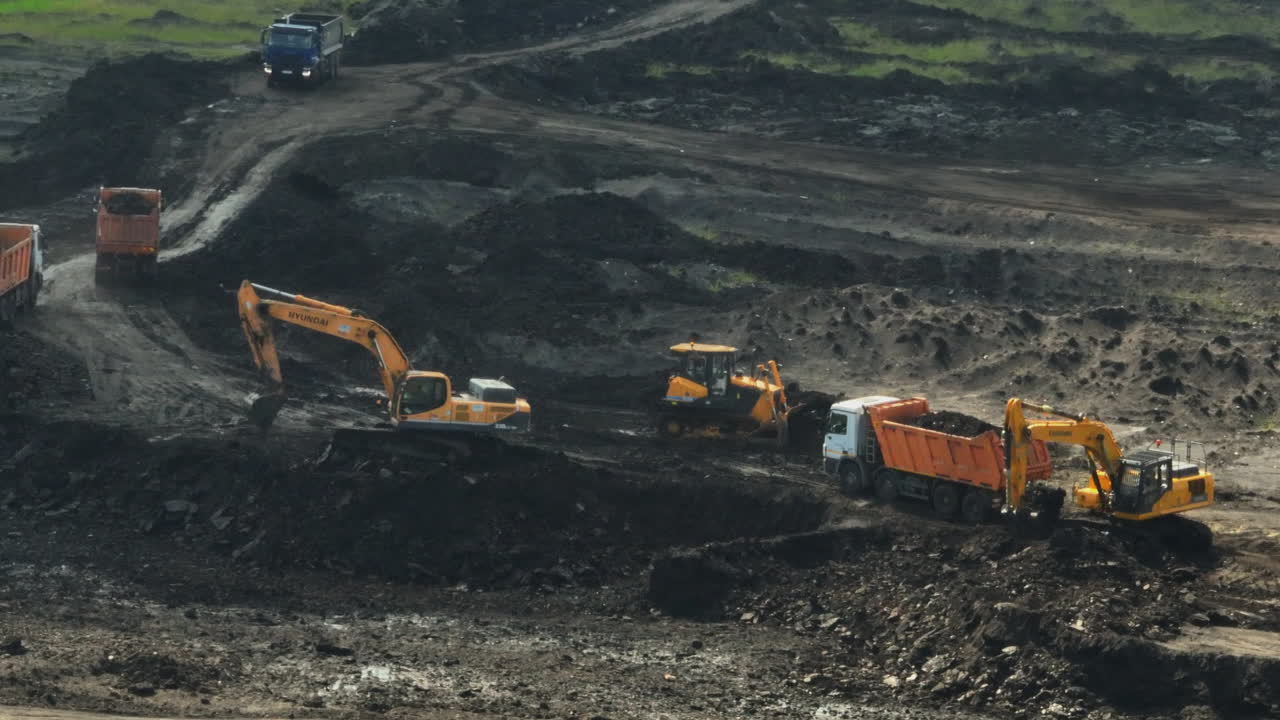 добыча полезных ископаемых с использованием тяжелой техники