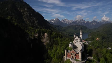 바이에른 알프스 (bavarian alps) 에 있는 노이슈반슈타인 (neuschwanstein) 성