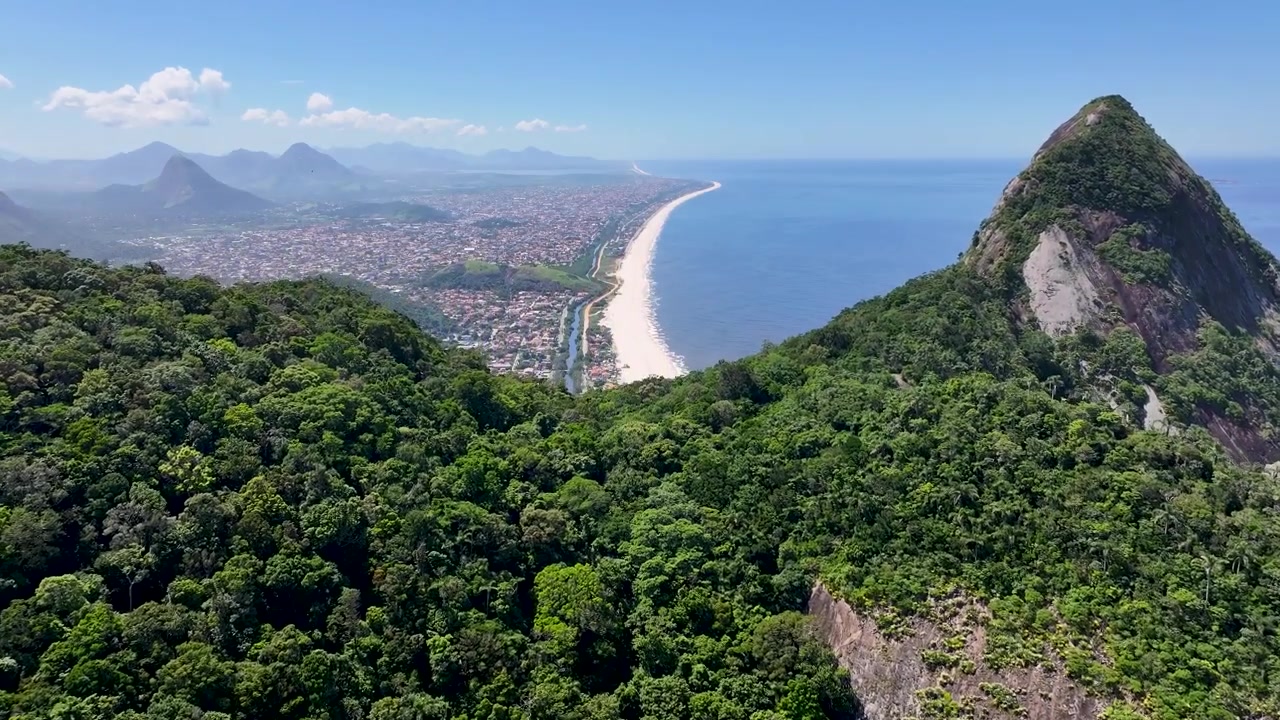Skyline di Niteroi a Niteroi, Rio de Janeiro, Brasile. Paesaggio di viaggio. Paesaggio tropicale. Skyline naturale. Skyline di Niteroi a Niteroi, Rio de Janeiro, Brasile. Punto di riferimento turistico.