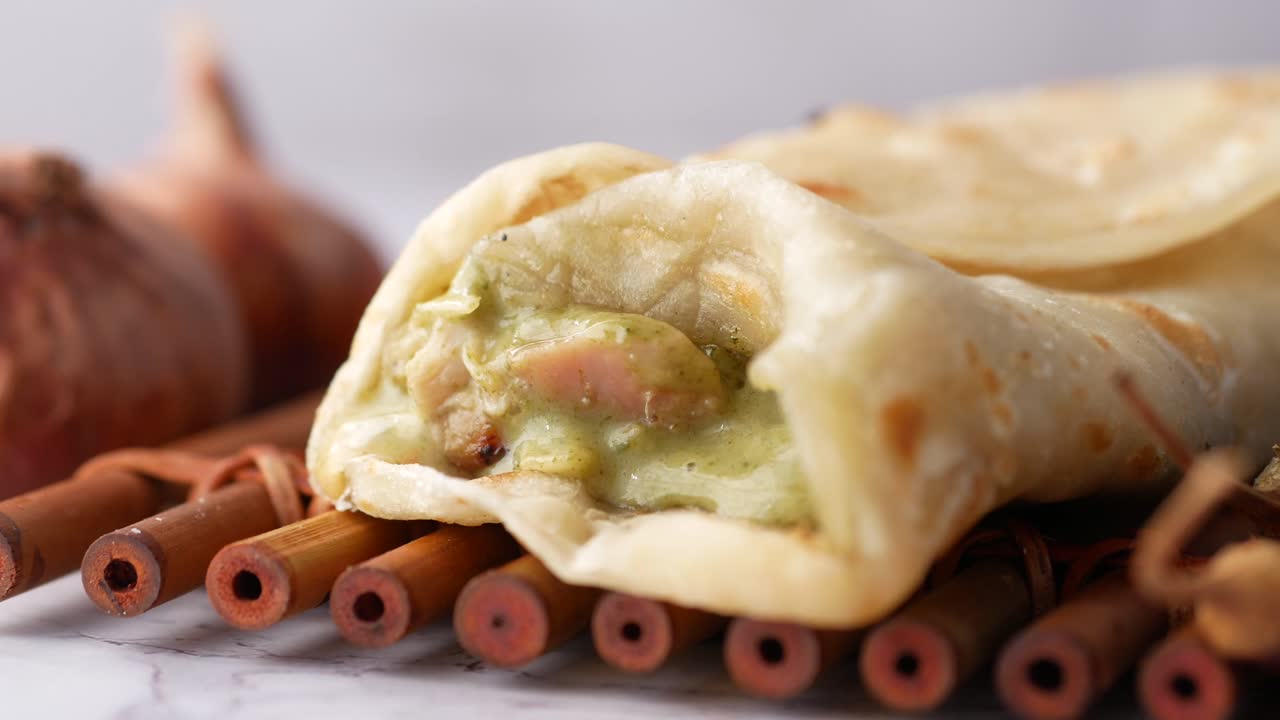 envoltura de paratha de pollo