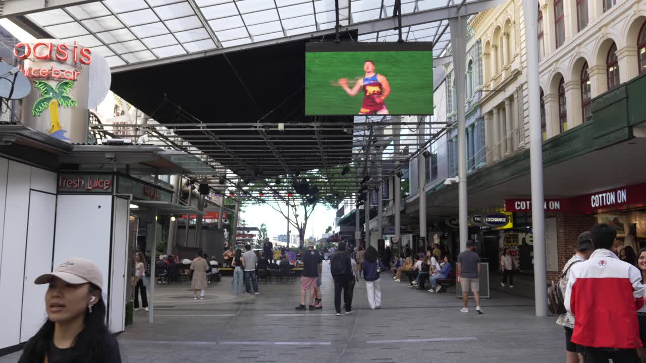 Busy metropolan street with pedestrians walking in Brisbane, Australia.