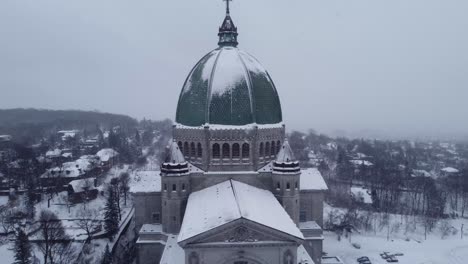 Drone-footage-of-Saint-Joseph's-Oratory