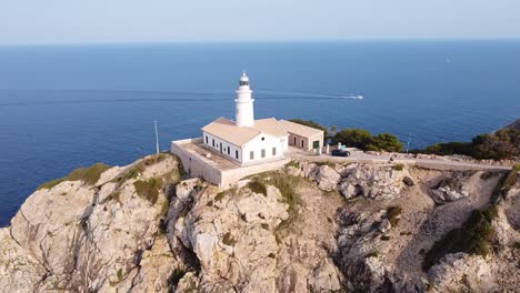 faro de pera desde una gorra de avión no tripulado