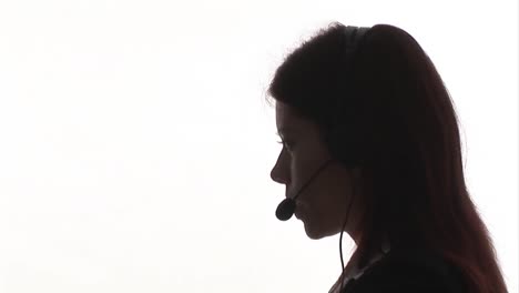 primer plano de una mujer con auriculares