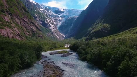 Hermosa-Naturaleza-Noruega-Glaciar-Kjenndalsbreen.