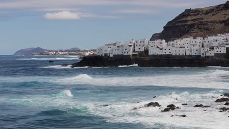 Vista-Aérea-De-La-Ciudad-De-El-Roque-En-La-Isla-De-Tenerife,-Islas-Canarias,-España.