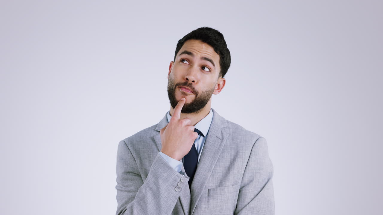 pensamiento, hombre de negocios y trabajo idea con decisión