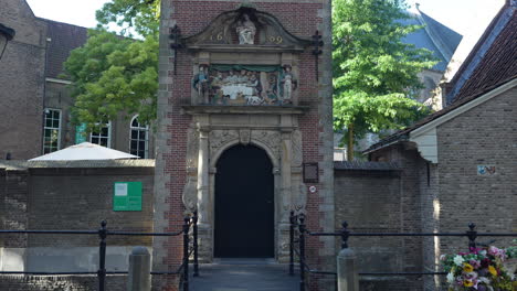 Außenansicht-Des-Museumcafé-Restaurants-In-Gouda,-Niederlande---Breit