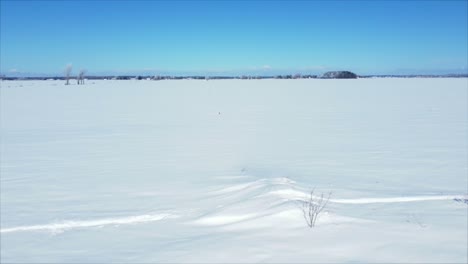 Snowbike-Springen-In-Frischer-Statischer-Antenne