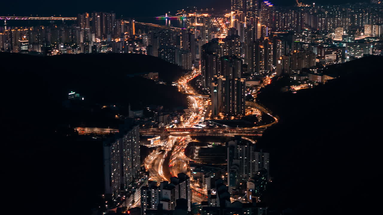 vista aérea de la ciudad nocturna