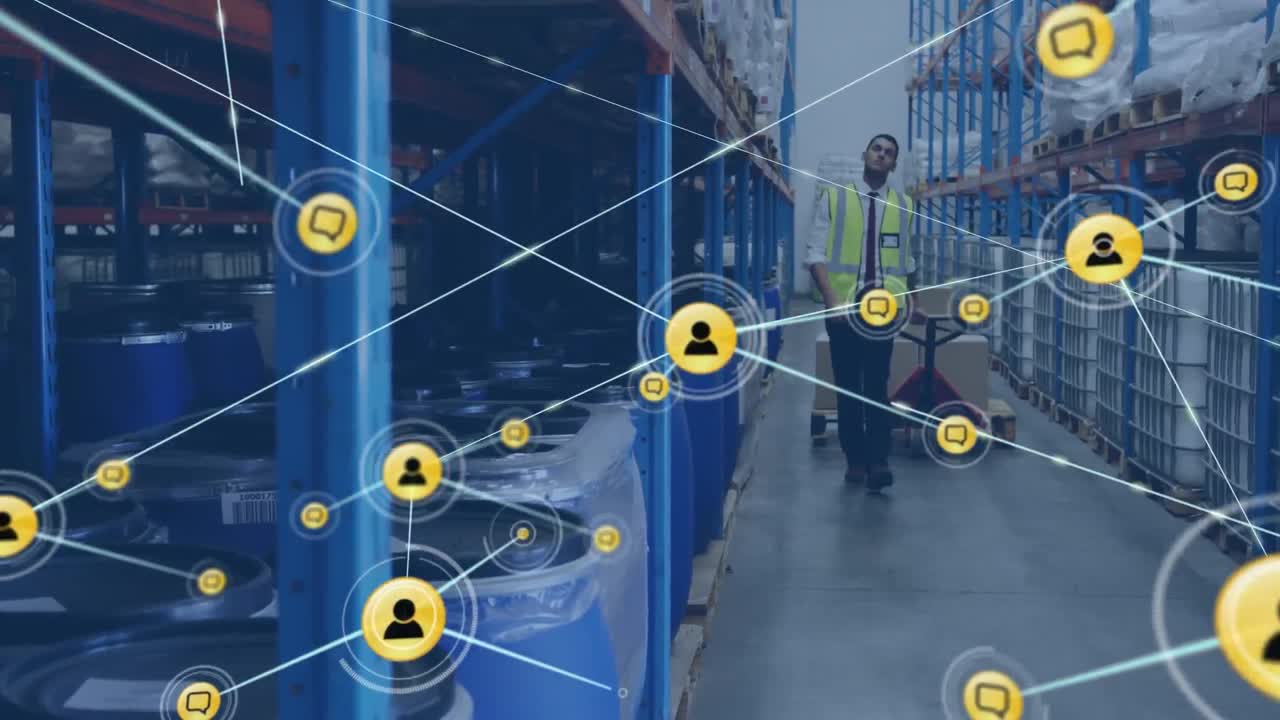 animación de la red de conexiones con iconos sobre el hombre caucásico que trabaja en wearhouse
