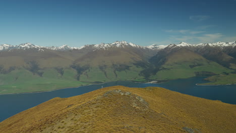 Vista-De-La-Cordillera-De-Los-Alpes-Del-Sur-Desde-El-Pico-Del-Istmo-En-Nueva-Zelanda,-Lago-Wanaka