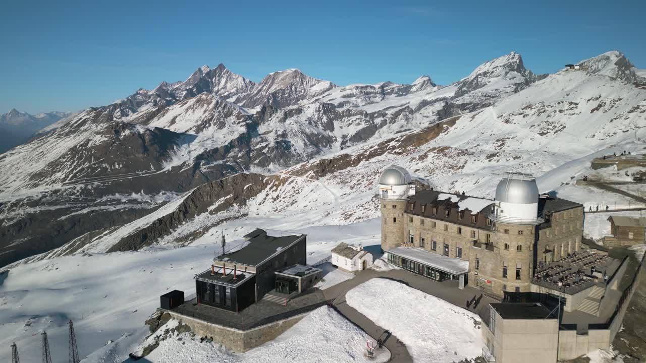 공중 철수로 고르너그라트 전망대가 드러납니다.