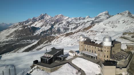 el retroceso aéreo revela la plataforma de observación gornergrat