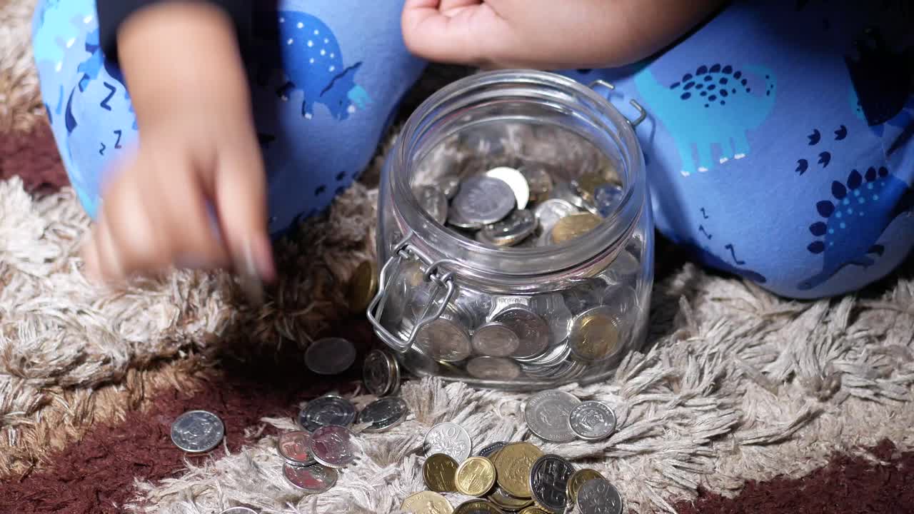 Child saving money