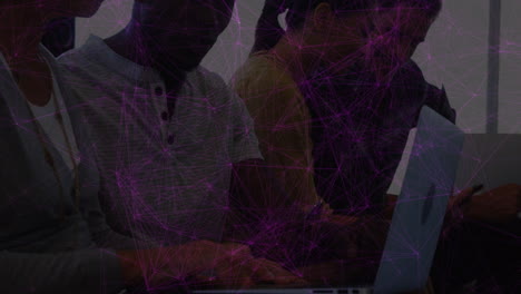 animación de la red de conexiones entre diversas personas de negocios en la oficina