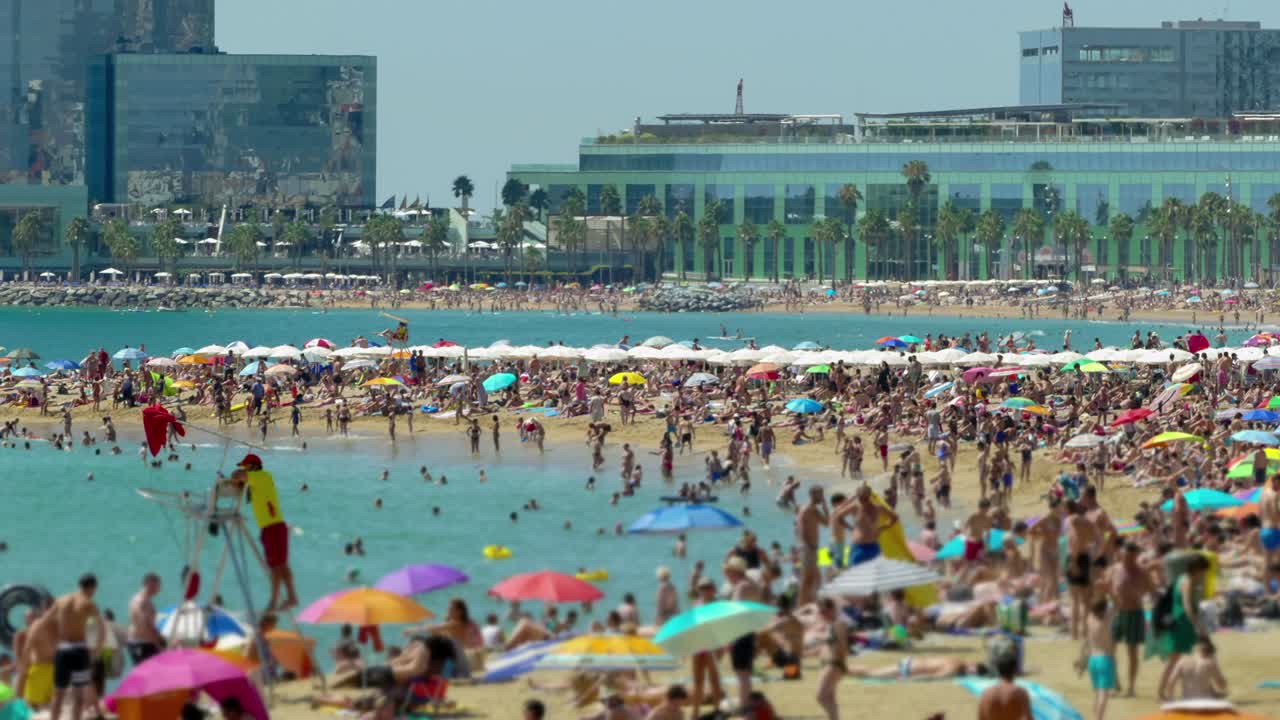 바르셀로나 시의 해변. 시간 지연. 기울기-교체 효과.4k.