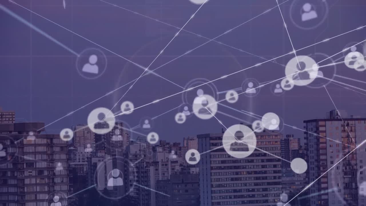 animación de iconos conectados y globo sobre el paisaje urbano moderno contra el cielo