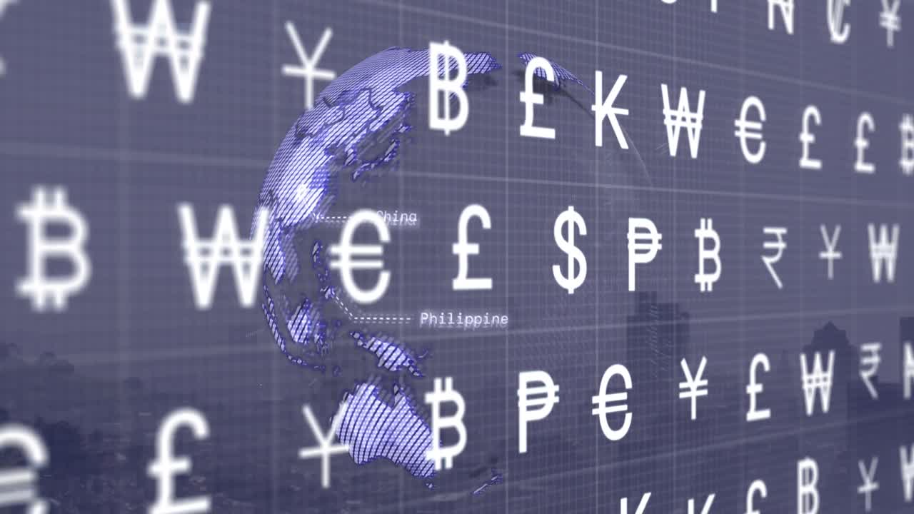 도시 풍경의 공중 전망에 대비하여 회전하는 지구상에서 여러 통화 기호의 애니메이션