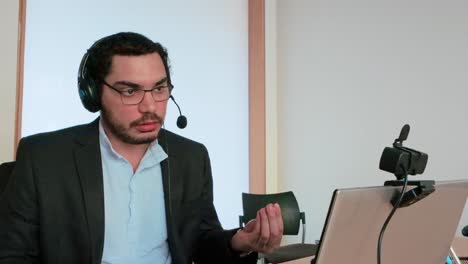 industry expert speaking at a virtual conference