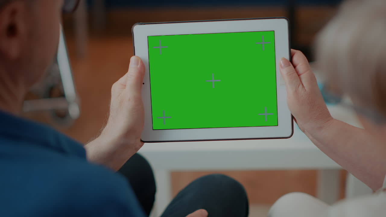 녹색 화면이 있는 태블릿