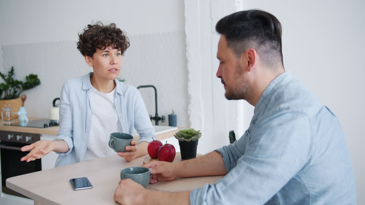 부부 가 부 ⁇  에서 논쟁 하고 있다