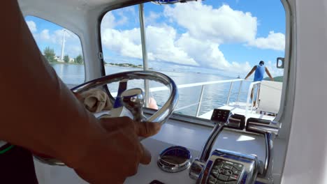 seychelles, captain bringing clients in the marine park day excursion