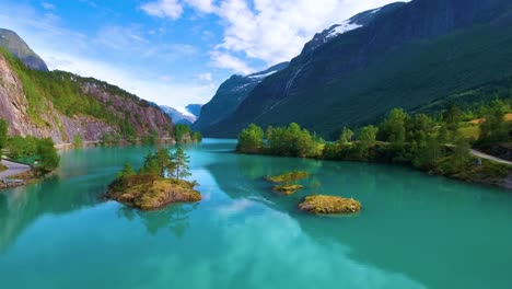 lovatnet see schöne natur norwegen.