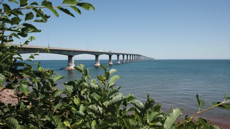 Puente-Pei,-Pei,-Canadá,-Vista-Desde-La-Costa