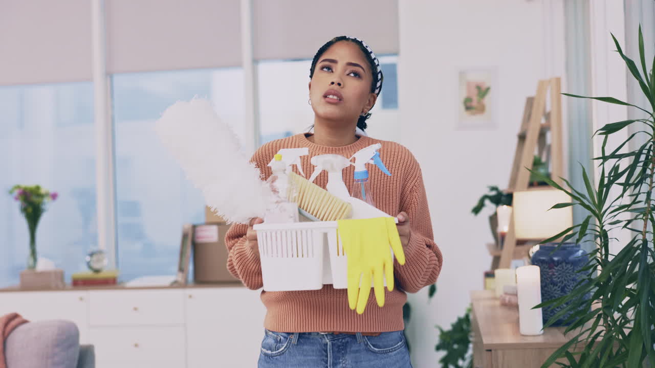 limpieza, cansado y pensando con la mujer en la vida